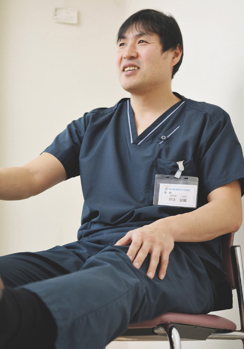 膝を真っ直ぐに伸ばして10秒静止
